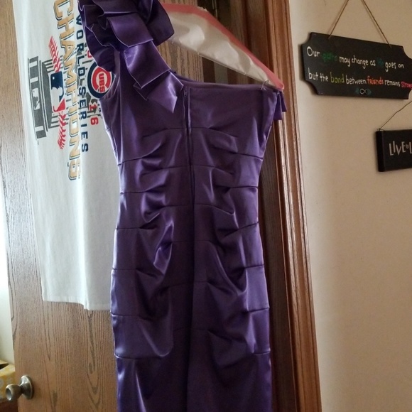 One shoulder Dress - Picture 4 of 4